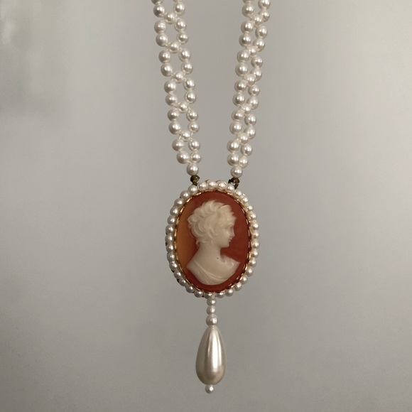 Jewelry - Cameo necklace